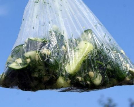 Малосольные огурцы за 5 минут в пакете