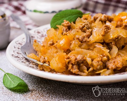 Тушеная капуста с мясом в мультиварке